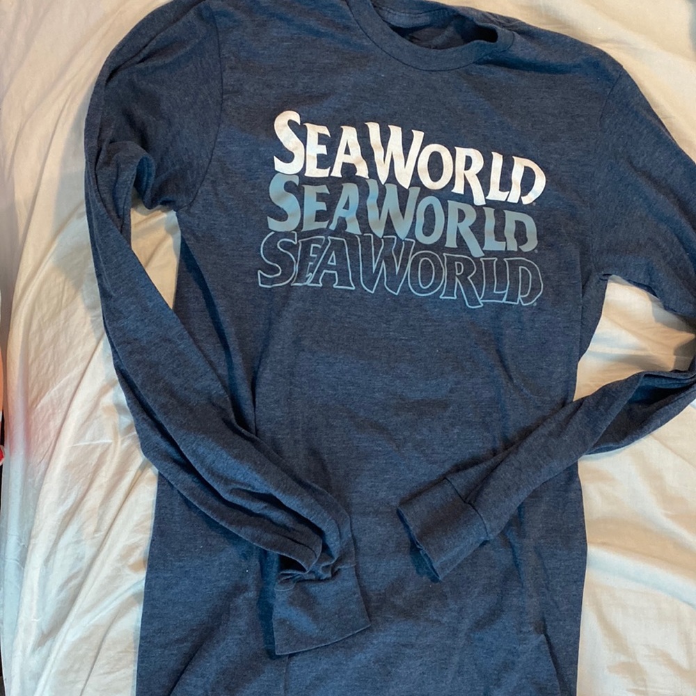 Sea World tee